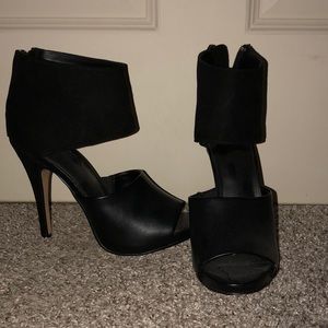 Black sexy heels!
